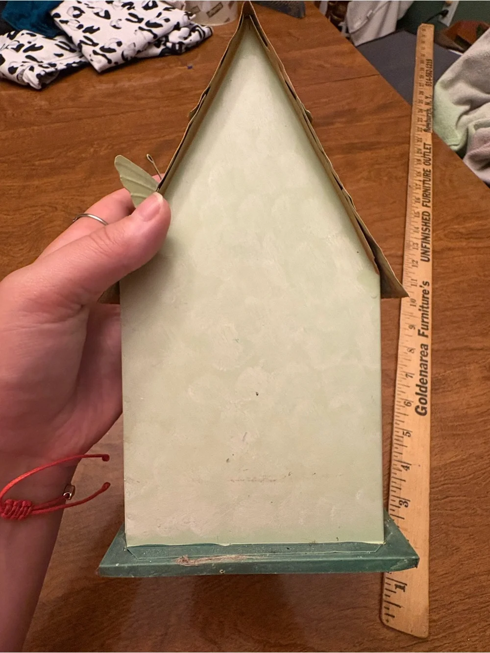 Unknown charming green